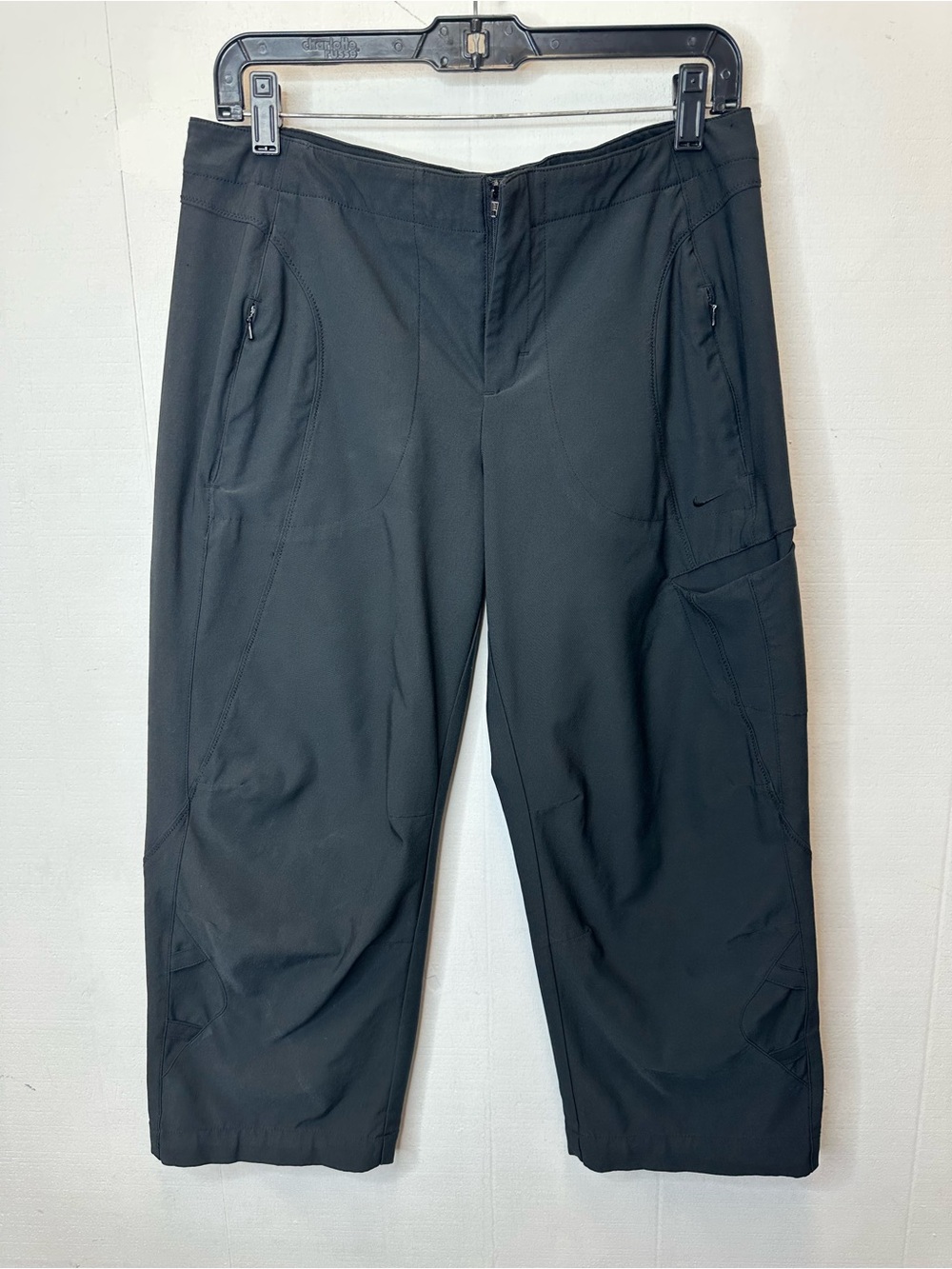 Nike Women’s Size Medium Black Golf Cargo Capri Cropped Pants